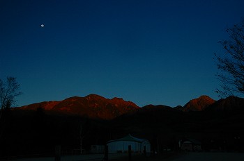 月と夜明け